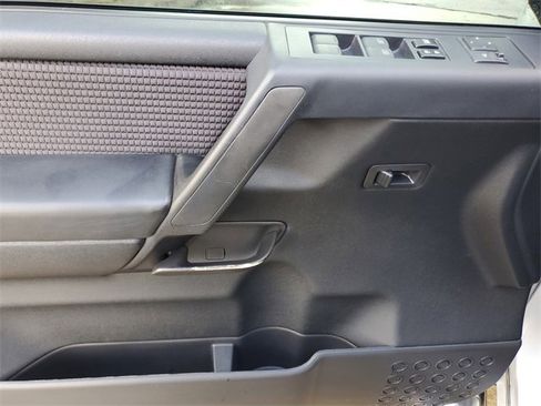 Used 2012 Nissan Titan SV w/ SV Value Truck Pkg image 18