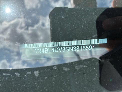 Used 2025 Nissan Altima 2.5 SV FWD image 24