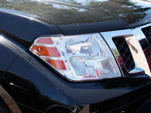 Used 2012 Nissan Frontier SV RWD image 11