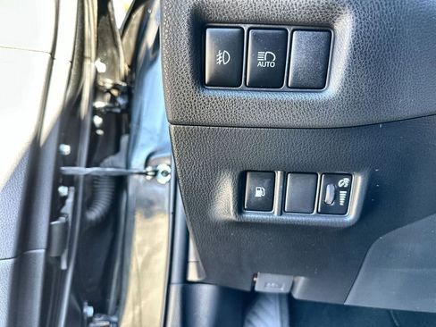 Used 2019 Toyota C-HR Limited image 18