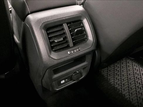 Used 2023 Volkswagen Tiguan SE FWD image 31