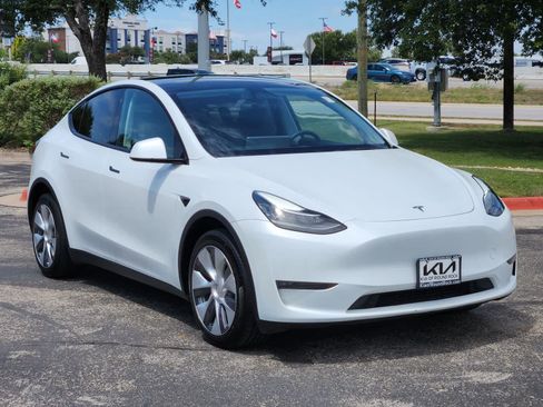 Used 2023 Tesla Model Y Long Range AWD/4WD image 3