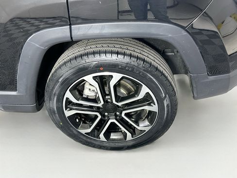 Used 2023 Jeep Compass Limited image 11