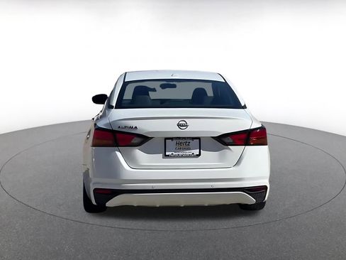 Used 2025 Nissan Altima 2.5 SV FWD image 12