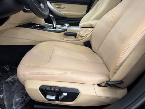 Used 2018 BMW 320i Sedan RWD image 12