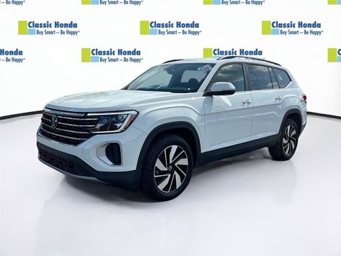 Used 2025 Volkswagen Atlas SE FWD image 3