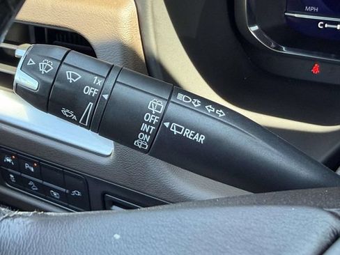 Used 2022 Chevrolet Tahoe Z71 w/ Z71 Off-Road Package AWD/4WD image 21