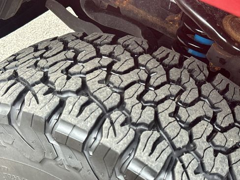 Used 2017 Toyota Tacoma TRD Sport w/ Premium & Technology Package image 10