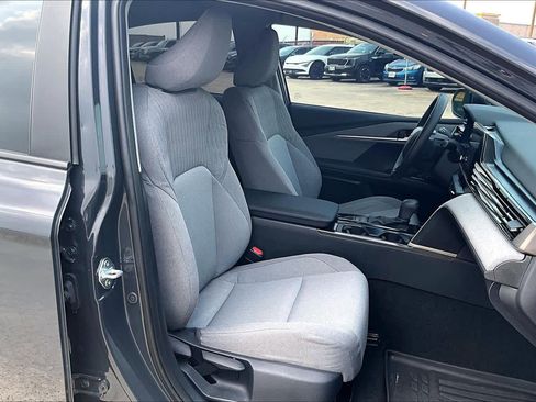 Used 2025 Toyota Camry LE image 9