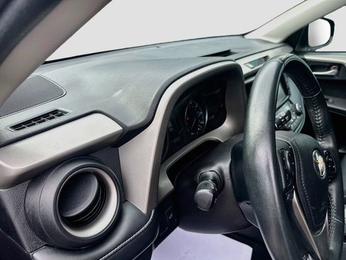Used 2018 Toyota RAV4 XLE FWD image 10