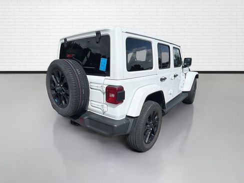 Used 2022 Jeep Wrangler Unlimited Sahara w/ Cold Weather Group AWD/4WD image 8