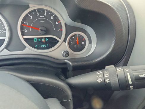 Used 2009 Jeep Wrangler Sahara w/ Dual Top Group AWD/4WD image 13