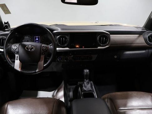 Used 2016 Toyota Tacoma Limited w/ Towing Package image 18