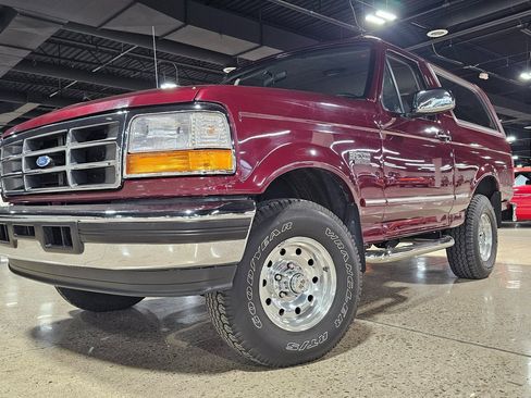 Used 1996 Ford Bronco XLT image 3