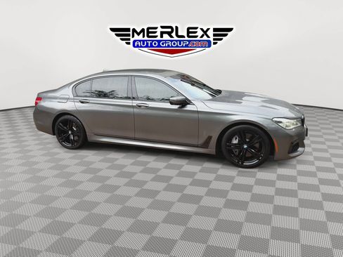 Used 2017 BMW 750i RWD image 9