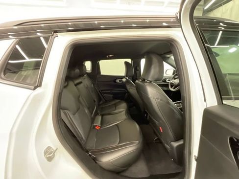 Used 2025 Jeep Compass Trailhawk AWD/4WD image 25