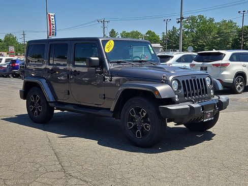 Used 2017 Jeep Wrangler Unlimited Sahara AWD/4WD image 4