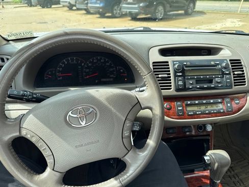 Used 2005 Toyota Camry XLE w/ VSC & Side Airbag Pkg FWD image 17
