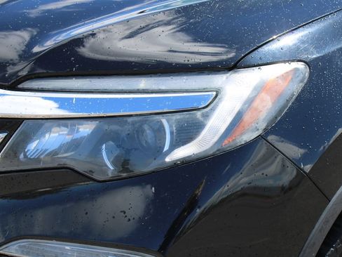 Used 2017 Honda Pilot Touring image 10