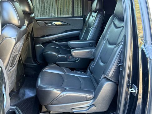 Used 2020 Cadillac Escalade ESV Platinum image 25
