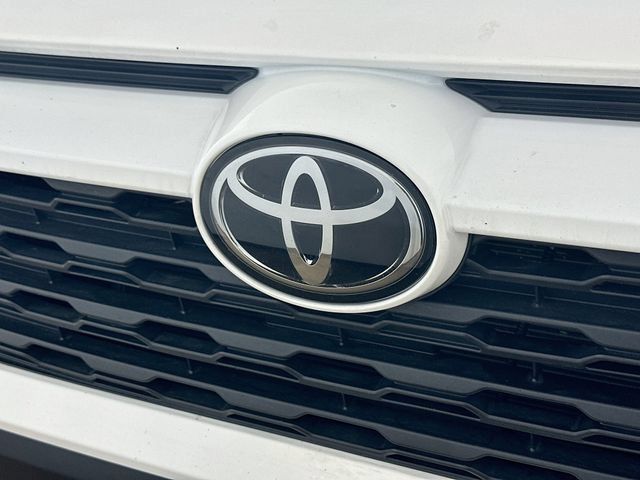Used 2023 Toyota RAV4 XLE AWD/4WD image 30