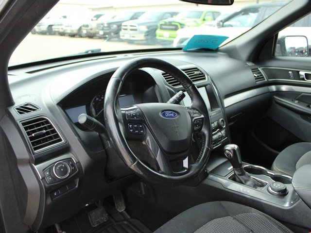 Used 2019 Ford Explorer XLT w/ Equipment Group 201A AWD/4WD image 13