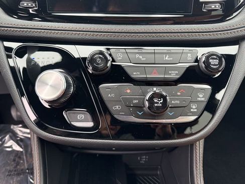 New 2026 Chrysler Pacifica Pinnacle image 28