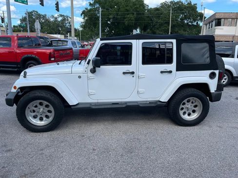 Used 2013 Jeep Wrangler Unlimited Sahara w/ Connectivity Group AWD/4WD image 4
