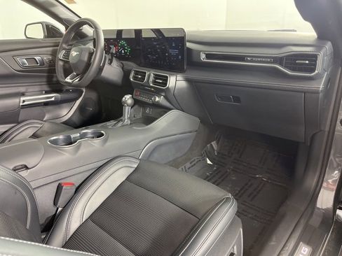 Used 2025 Ford Mustang GT Premium image 32