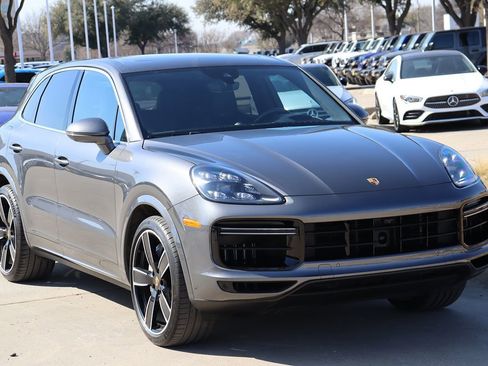 Used 2020 Porsche Cayenne Turbo image 2