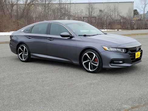 Used 2018 Honda Accord Sport image 3