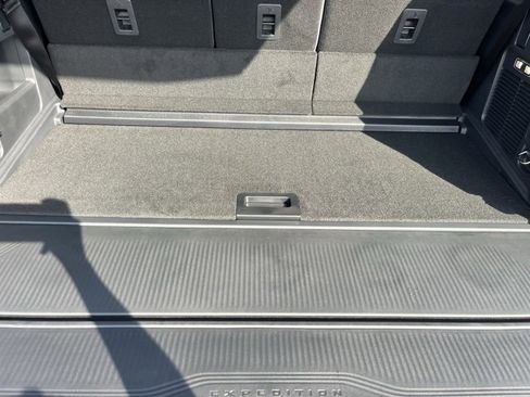 New 2025 Ford Expedition Active image 27