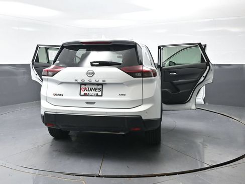 Used 2025 Nissan Rogue SV AWD/4WD image 57