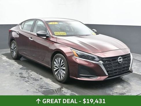 Used 2025 Nissan Altima 2.5 SV image 2