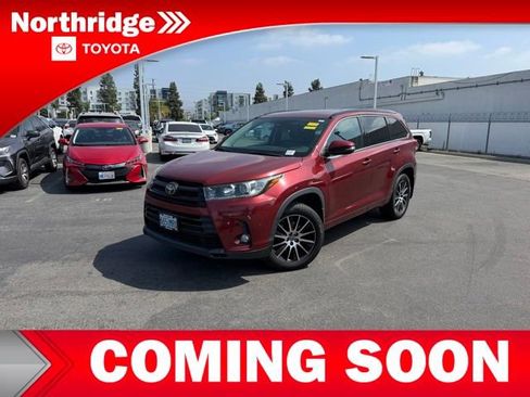 Used 2018 Toyota Highlander SE AWD/4WD image 1