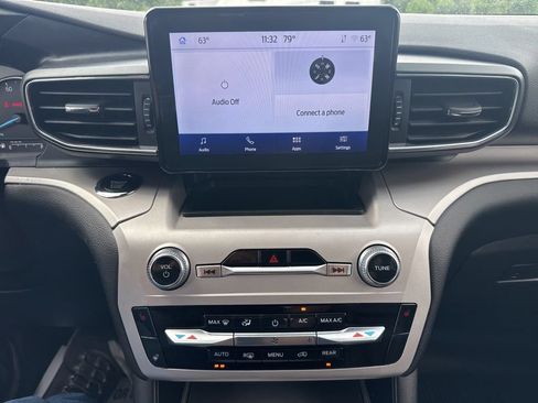 Used 2023 Ford Explorer XLT w/ Equipment Group 202A AWD/4WD image 29