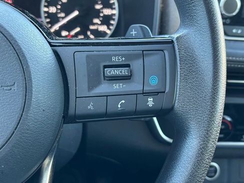 Used 2023 Nissan Rogue SV image 18