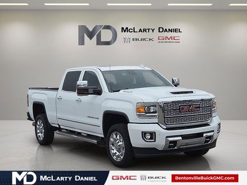 Used 2019 GMC Sierra 2500 Denali w/ Duramax Plus Package AWD/4WD image 1