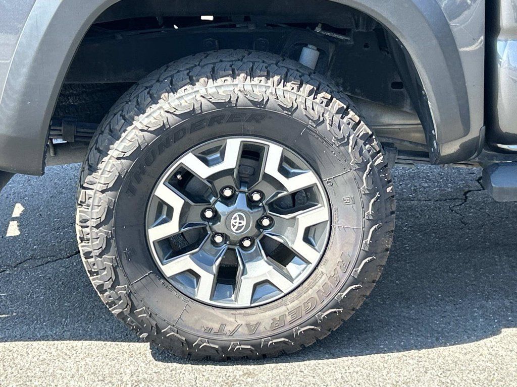Used 2022 Toyota Tacoma TRD Off-Road w/ Technology Package RWD image 8
