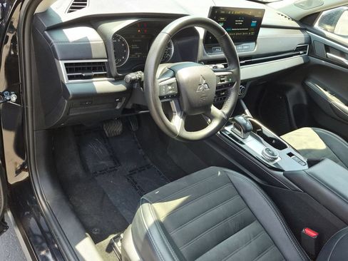 Used 2025 Mitsubishi Outlander SE AWD/4WD image 14