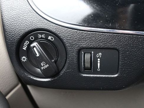 Certified 2017 Dodge Grand Caravan SXT image 21