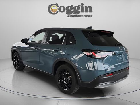 Used 2023 Honda HR-V Sport image 3