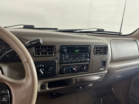 Used 2002 Ford F250 Lariat image 23