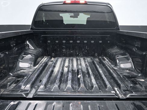 Used 2023 Nissan Frontier SV image 11