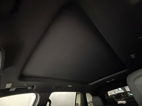 Used 2025 GMC Acadia AT4 w/ Luxury Package image 7