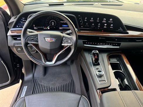 Used 2021 Cadillac Escalade Premium Luxury RWD image 21