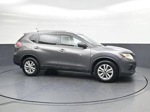Used 2015 Nissan Rogue SV w/ SV Premium Package FWD image 4