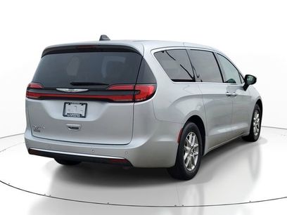 Used 2023 Chrysler Pacifica Touring-L