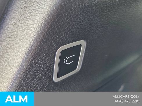 Used 2025 Chrysler Pacifica Limited FWD image 15