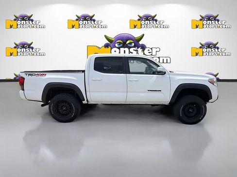 Used 2018 Toyota Tacoma TRD Off-Road AWD/4WD image 4